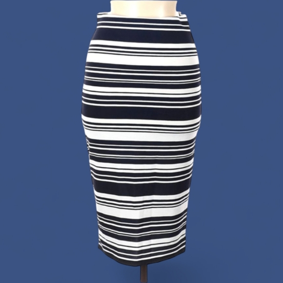 🚢Navy Blue & White Elastic Waist Textured Midi Skirt by Brat Star - Picture 1 of 4